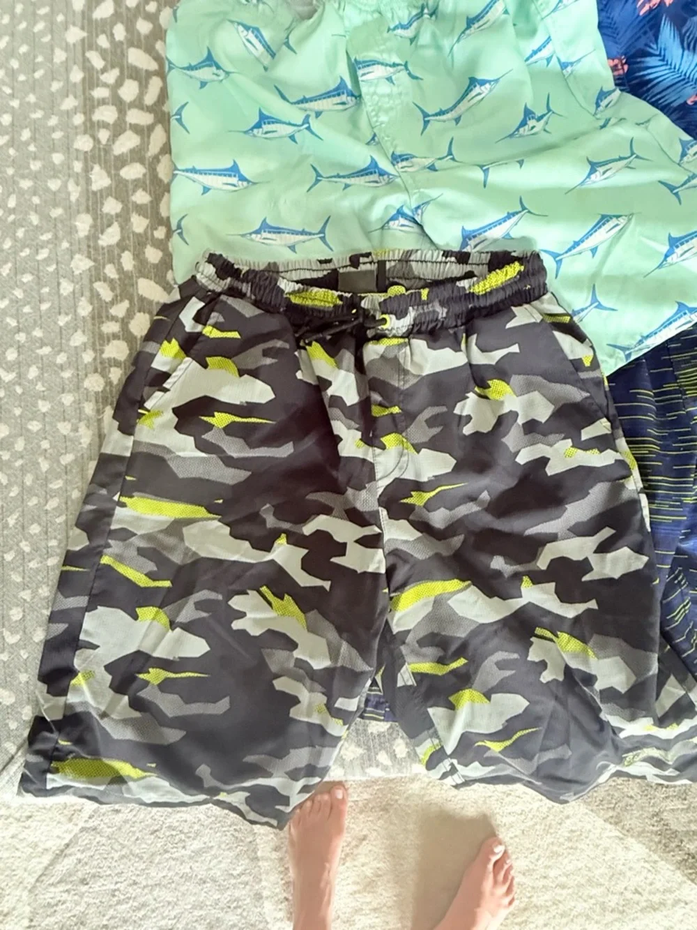 K120- (5) swim trunks Eddie Bauer Kids Swim Set - (1) Gray Rash Guard